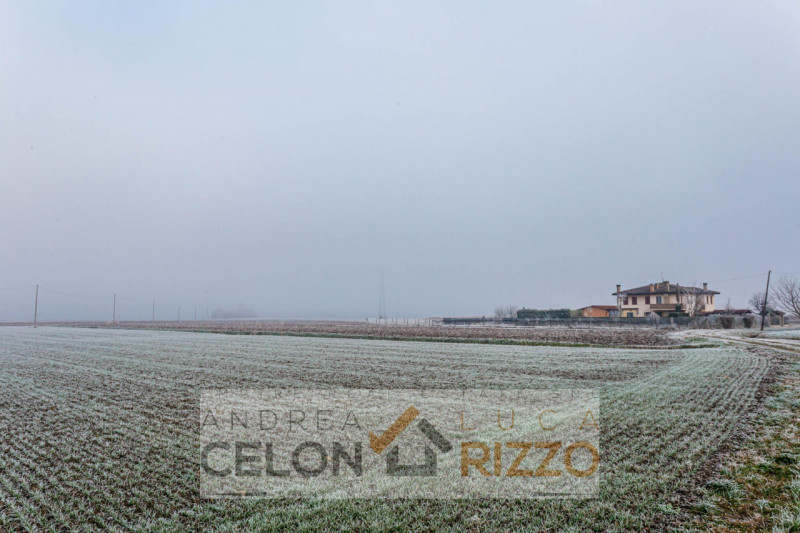 Immersa nella tranquillità della campagna di Arre, dove il tempo sembra scorrere con un ritmo più...