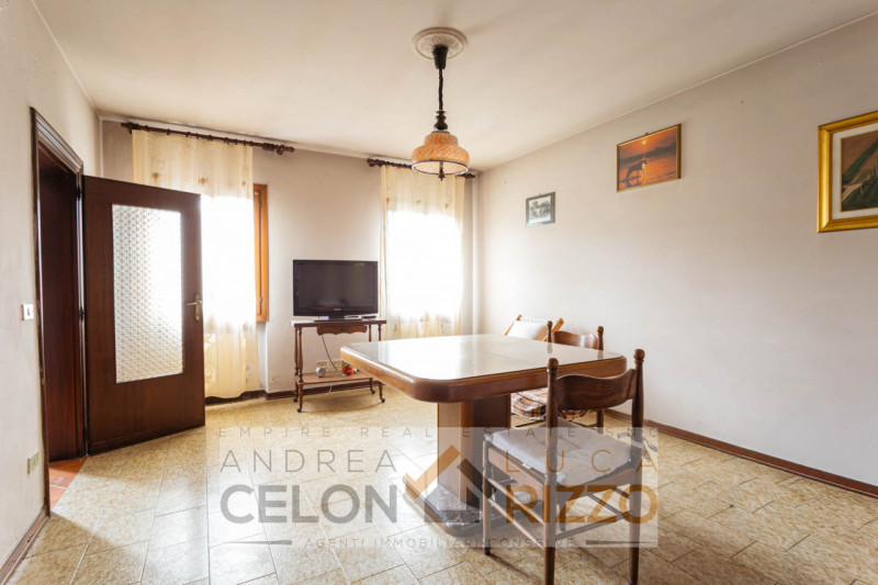 Immersa nella tranquillità della campagna di Arre, dove il tempo sembra scorrere con un ritmo più...