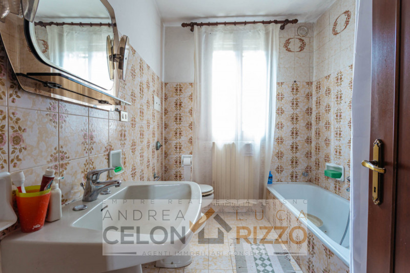 Immersa nella tranquillità della campagna di Arre, dove il tempo sembra scorrere con un ritmo più...