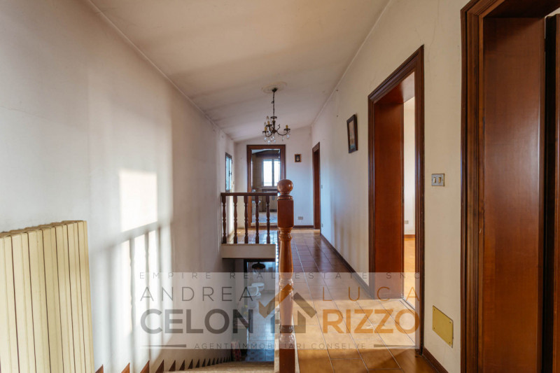 Immersa nella tranquillità della campagna di Arre, dove il tempo sembra scorrere con un ritmo più...