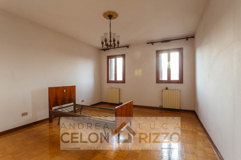 Immersa nella tranquillità della campagna di Arre, dove il tempo sembra scorrere con un ritmo più...