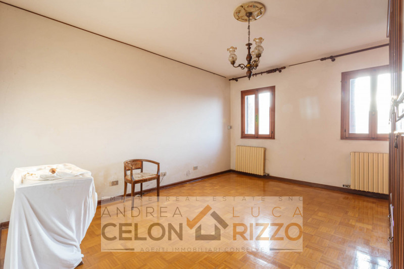 Immersa nella tranquillità della campagna di Arre, dove il tempo sembra scorrere con un ritmo più...