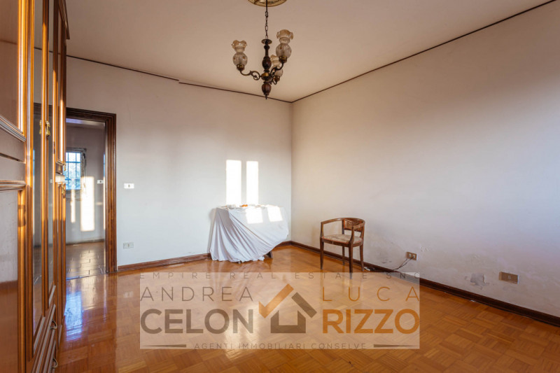 Immersa nella tranquillità della campagna di Arre, dove il tempo sembra scorrere con un ritmo più...