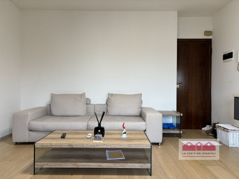 ZONA SANTA CATERINA: BICAMERE FINEMENTE ARREDATO COMPOSTO DA SOGGIORNO CON ANGOLO COTTURA, UNA CA...