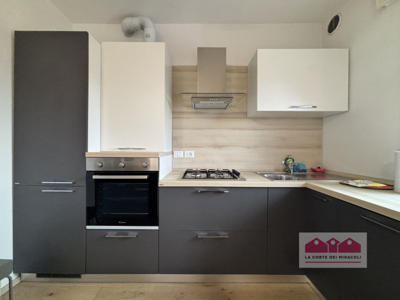 ZONA SANTA CATERINA: BICAMERE FINEMENTE ARREDATO COMPOSTO DA SOGGIORNO CON ANGOLO COTTURA, UNA CA...