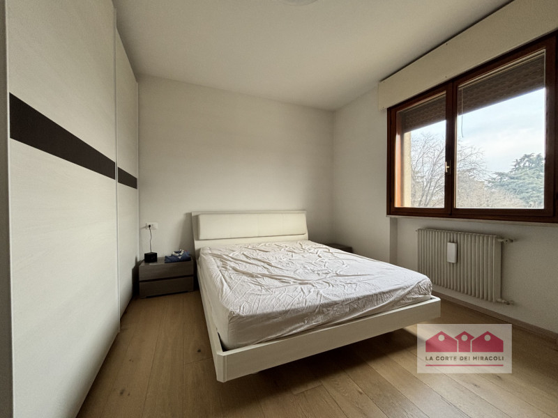 ZONA SANTA CATERINA: BICAMERE FINEMENTE ARREDATO COMPOSTO DA SOGGIORNO CON ANGOLO COTTURA, UNA CA...