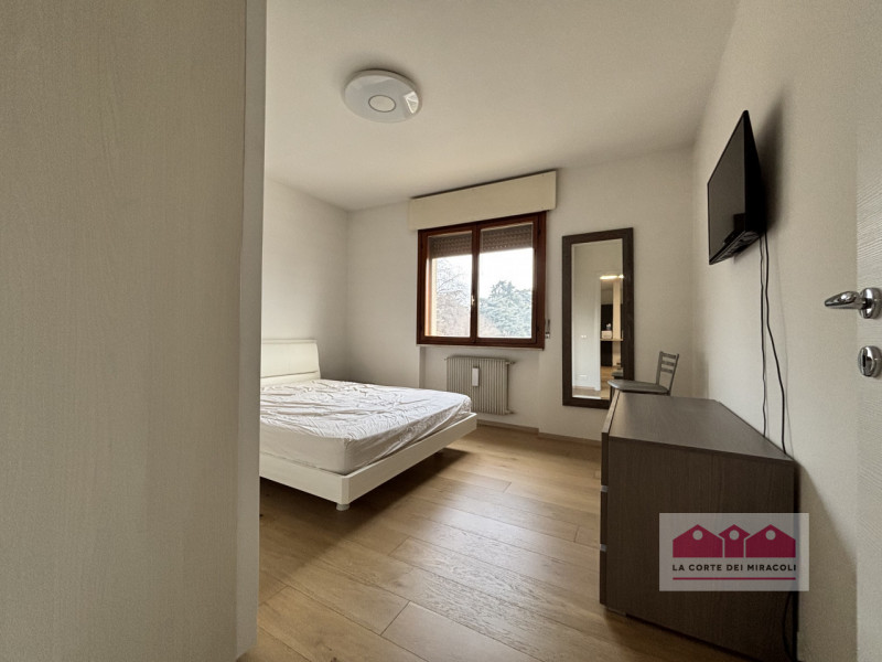 ZONA SANTA CATERINA: BICAMERE FINEMENTE ARREDATO COMPOSTO DA SOGGIORNO CON ANGOLO COTTURA, UNA CA...