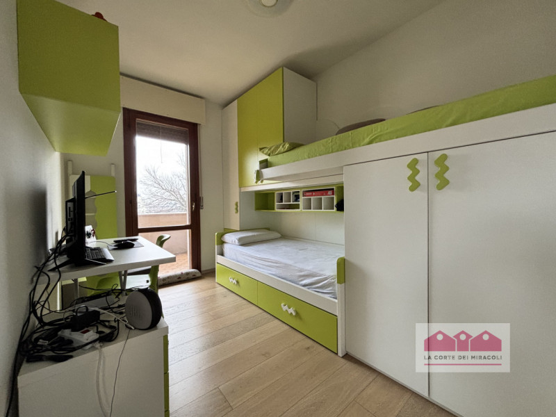 ZONA SANTA CATERINA: BICAMERE FINEMENTE ARREDATO COMPOSTO DA SOGGIORNO CON ANGOLO COTTURA, UNA CA...