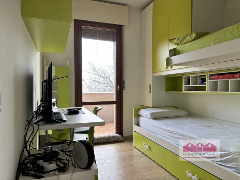 ZONA SANTA CATERINA: BICAMERE FINEMENTE ARREDATO COMPOSTO DA SOGGIORNO CON ANGOLO COTTURA, UNA CA...