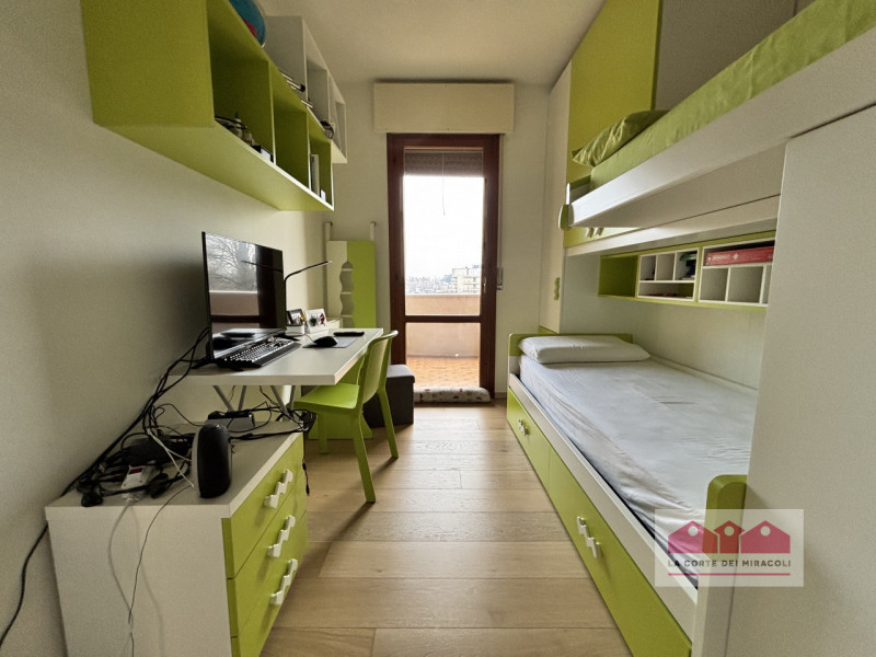 ZONA SANTA CATERINA: BICAMERE FINEMENTE ARREDATO COMPOSTO DA SOGGIORNO CON ANGOLO COTTURA, UNA CA...