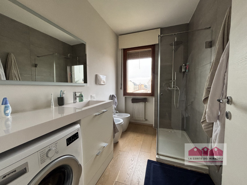 ZONA SANTA CATERINA: BICAMERE FINEMENTE ARREDATO COMPOSTO DA SOGGIORNO CON ANGOLO COTTURA, UNA CA...