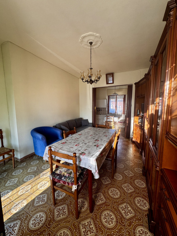 COMPOSIZIONE:
Proponiamo in vendita una bifamiliare con cortile di pertinenza.  Al piano terra tr...