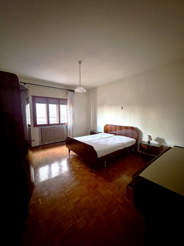 COMPOSIZIONE:
Proponiamo in vendita una bifamiliare con cortile di pertinenza.  Al piano terra tr...