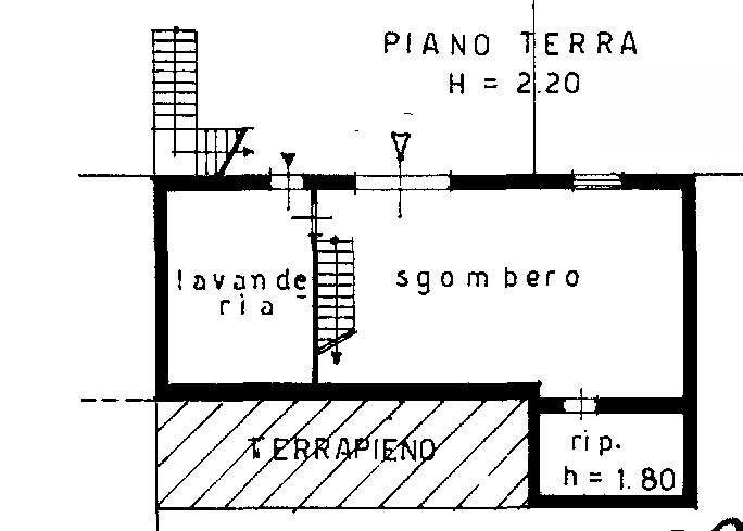 COMPOSIZIONE:
Proponiamo in vendita una bifamiliare con cortile di pertinenza.  Al piano terra tr...
