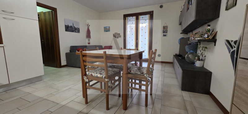 VIGODARZERE: Proponiamo, in esclusiva, a pochi passi dal centro su recente palazzina, un'incantev...