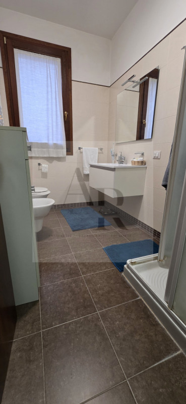 VIGODARZERE: Proponiamo, in esclusiva, a pochi passi dal centro su recente palazzina, un'incantev...