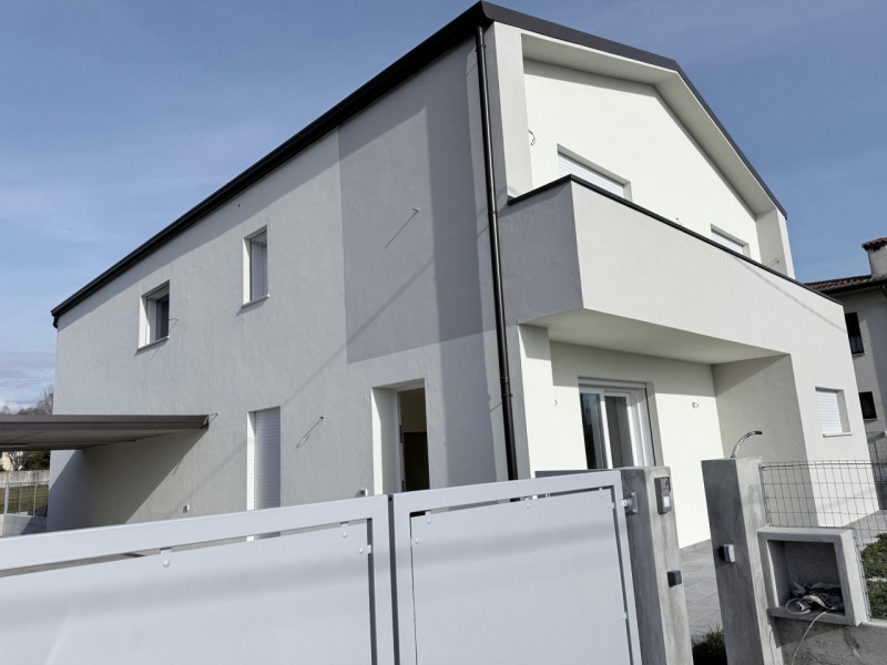 (Per INFO Fabrizio 333 7743912) Nel cuore del comune di Fonte, precisamente nella tranquilla e be...