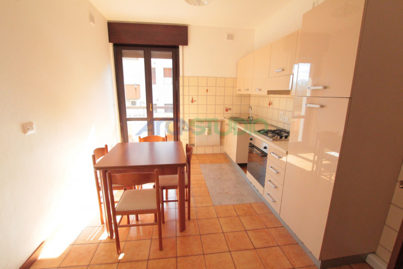 Caldogno - Rettorgole: posto in zona tranquilla con vista sul verde, proponiamo in locazione un a...