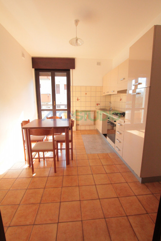 Caldogno - Rettorgole: posto in zona tranquilla con vista sul verde, proponiamo in locazione un a...