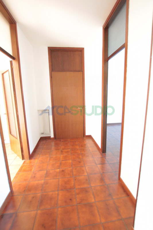 Caldogno - Rettorgole: posto in zona tranquilla con vista sul verde, proponiamo in locazione un a...