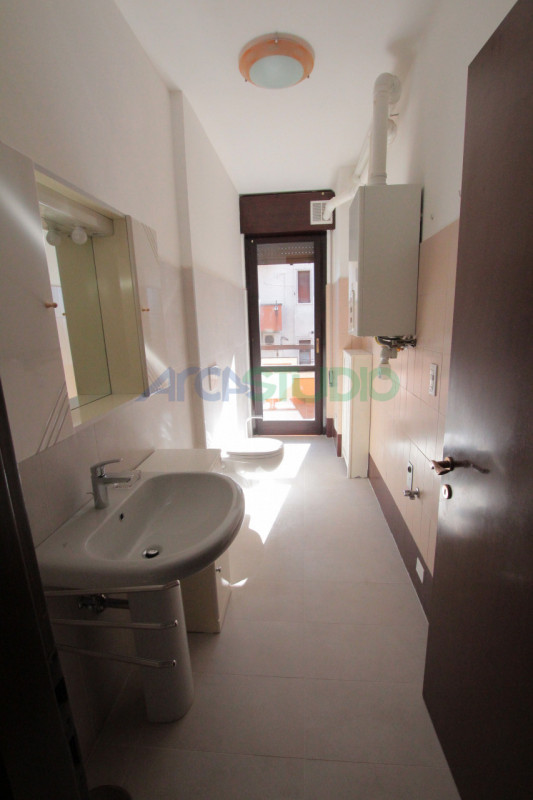 Caldogno - Rettorgole: posto in zona tranquilla con vista sul verde, proponiamo in locazione un a...