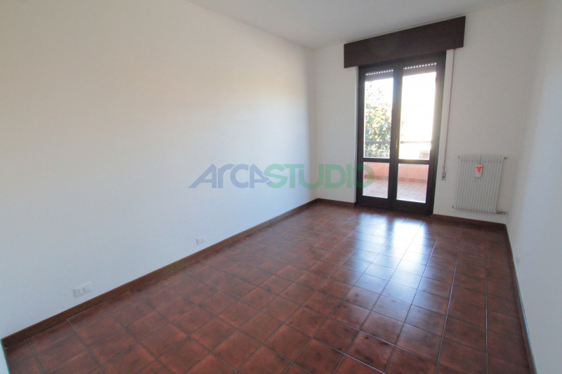 Caldogno - Rettorgole: posto in zona tranquilla con vista sul verde, proponiamo in locazione un a...