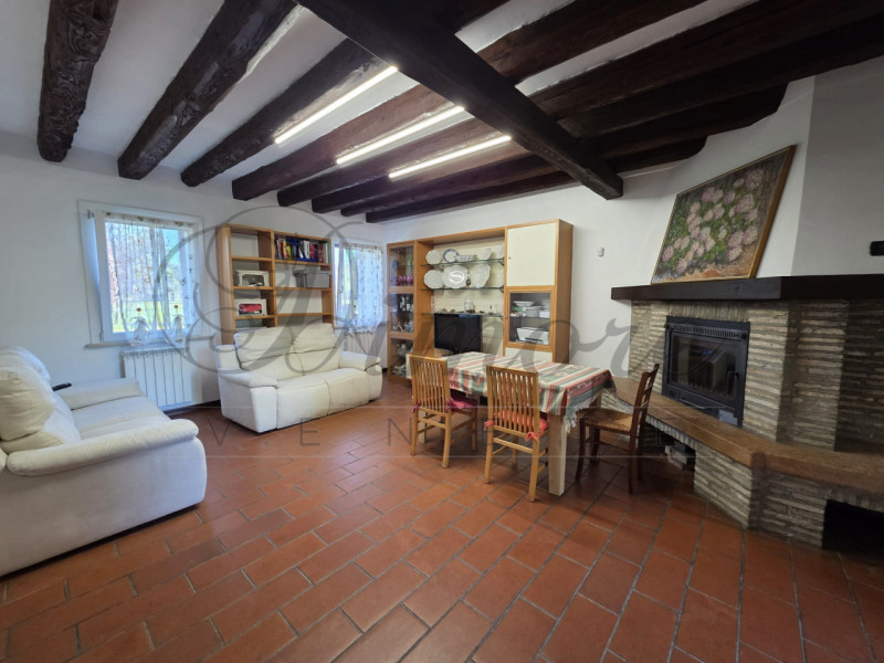 MASSANZAGO: PORZIONE DI BIFAMILIARE CON AMPIO GIARDINO
In zona tranquilla di campagna a Massanzag...