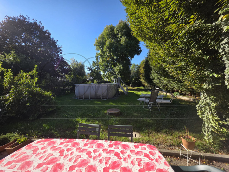 MASSANZAGO: PORZIONE DI BIFAMILIARE CON AMPIO GIARDINO
In zona tranquilla di campagna a Massanzag...