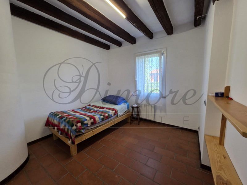 MASSANZAGO: PORZIONE DI BIFAMILIARE CON AMPIO GIARDINO
In zona tranquilla di campagna a Massanzag...