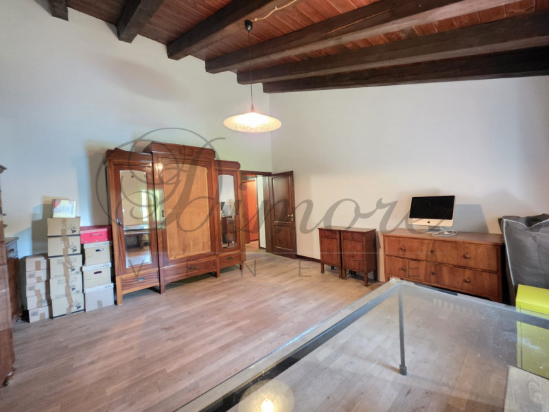 MASSANZAGO: PORZIONE DI BIFAMILIARE CON AMPIO GIARDINO
In zona tranquilla di campagna a Massanzag...