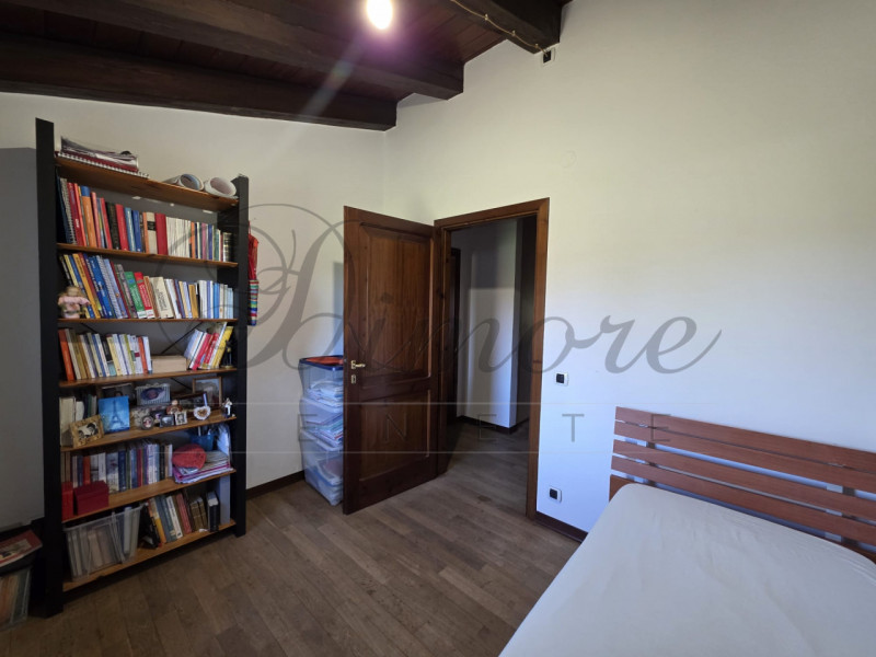 MASSANZAGO: PORZIONE DI BIFAMILIARE CON AMPIO GIARDINO
In zona tranquilla di campagna a Massanzag...