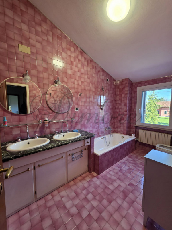 MASSANZAGO: PORZIONE DI BIFAMILIARE CON AMPIO GIARDINO
In zona tranquilla di campagna a Massanzag...