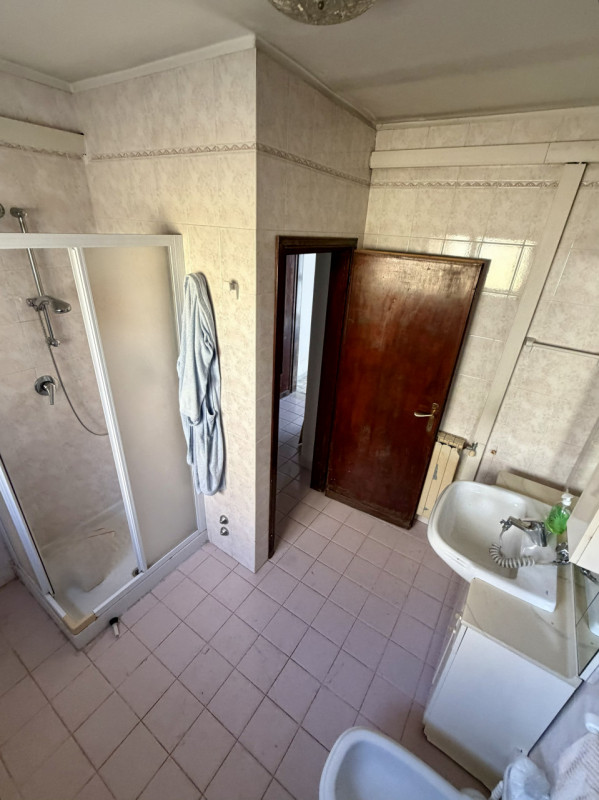 COMPOSIZIONE:
Proponiamo in vendita una Casa singola al piano terra e primo, ubicata a Ponso. Al ...