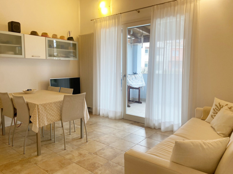 (Per INFO Mara 3481536890) A Jesolo, tra piazza Brescia e Piazza Drago, a soli 10 minuti a piedi ...