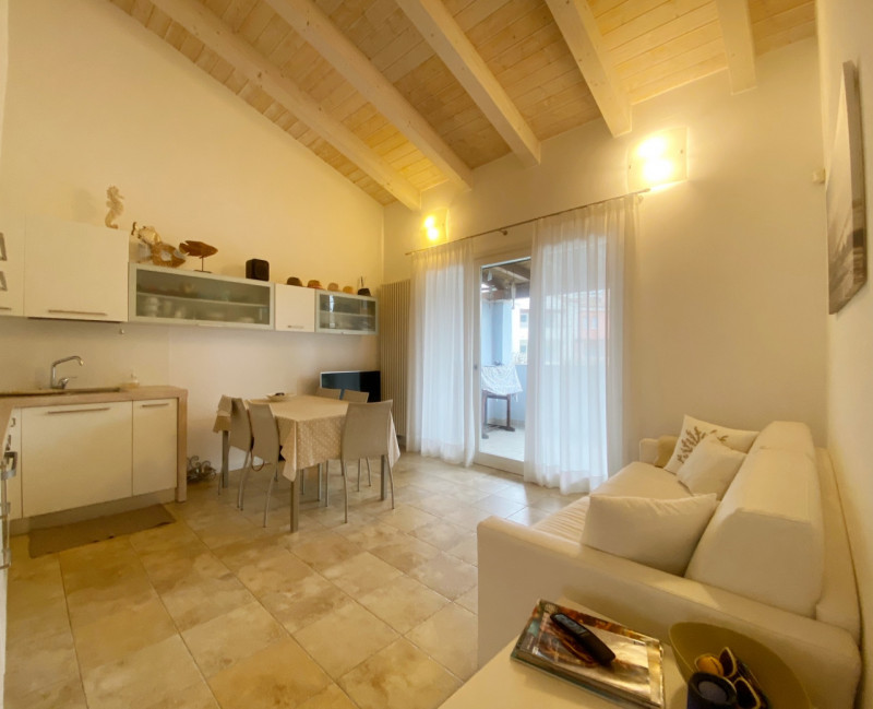 (Per INFO Mara 3481536890) A Jesolo, tra piazza Brescia e Piazza Drago, a soli 10 minuti a piedi ...