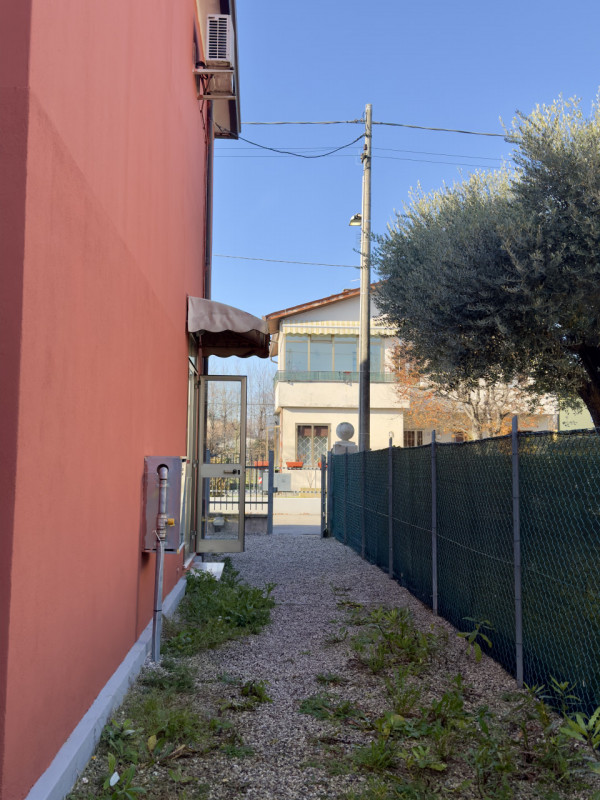 Bifamiliare di Testa con Giardino – Zona Residenziale Brusegana (Padova)

In tranquilla zona resi...