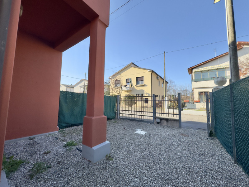 Bifamiliare di Testa con Giardino – Zona Residenziale Brusegana (Padova)

In tranquilla zona resi...
