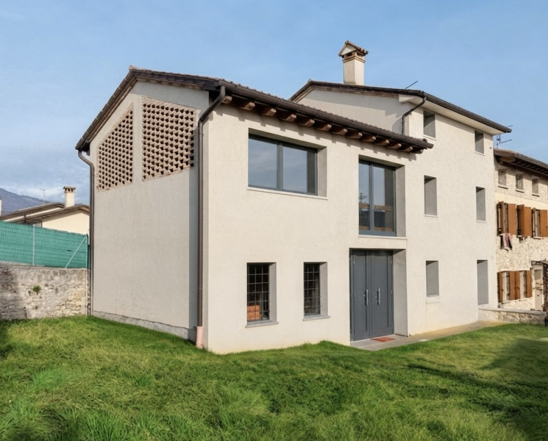 (Per INFO Fabrizio 333 7743912) Nel comune di Castelcucco, in posizione centrale e comoda a tutti...
