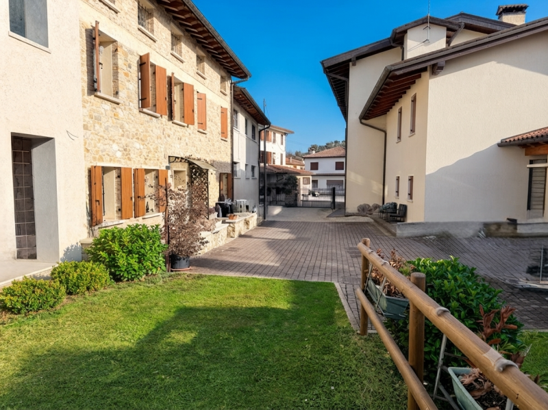 (Per INFO Fabrizio 333 7743912) Nel comune di Castelcucco, in posizione centrale e comoda a tutti...