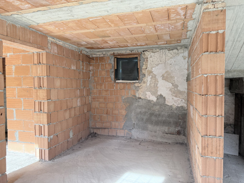 (Per INFO Fabrizio 333 7743912) Nel comune di Castelcucco, in posizione centrale e comoda a tutti...