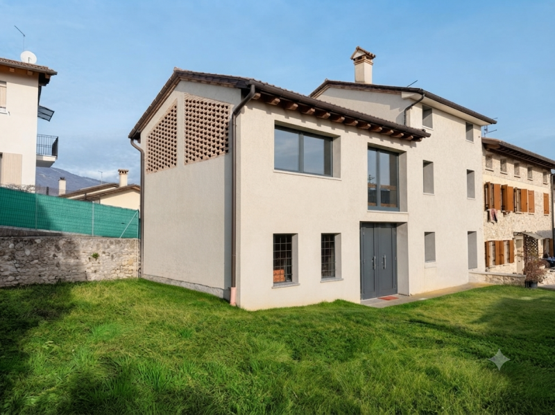 (Per INFO Fabrizio 333 7743912) Nel comune di Castelcucco, in posizione centrale e comoda a tutti...