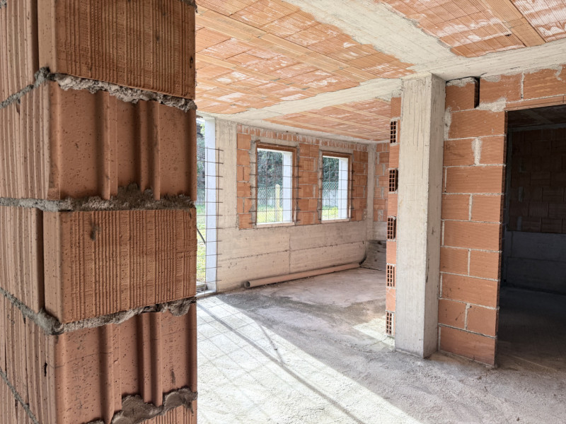 (Per INFO Fabrizio 333 7743912) Nel comune di Castelcucco, in posizione centrale e comoda a tutti...