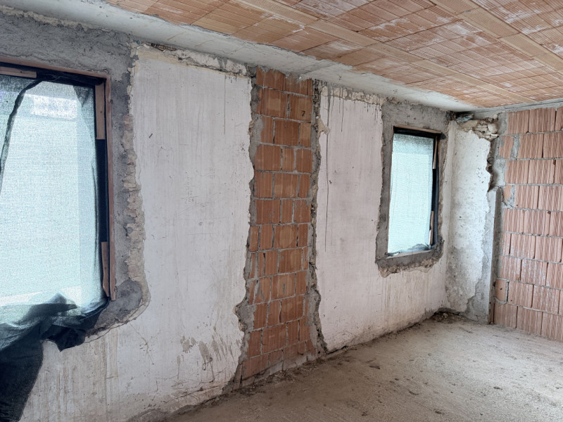 (Per INFO Fabrizio 333 7743912) Nel comune di Castelcucco, in posizione centrale e comoda a tutti...