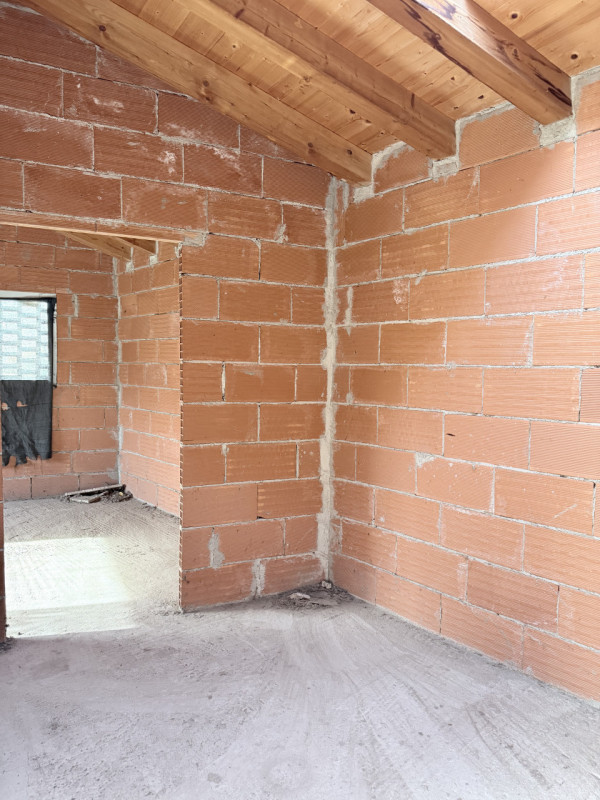 (Per INFO Fabrizio 333 7743912) Nel comune di Castelcucco, in posizione centrale e comoda a tutti...