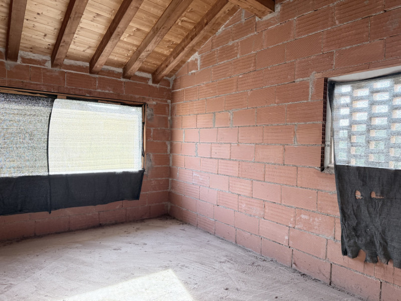 (Per INFO Fabrizio 333 7743912) Nel comune di Castelcucco, in posizione centrale e comoda a tutti...