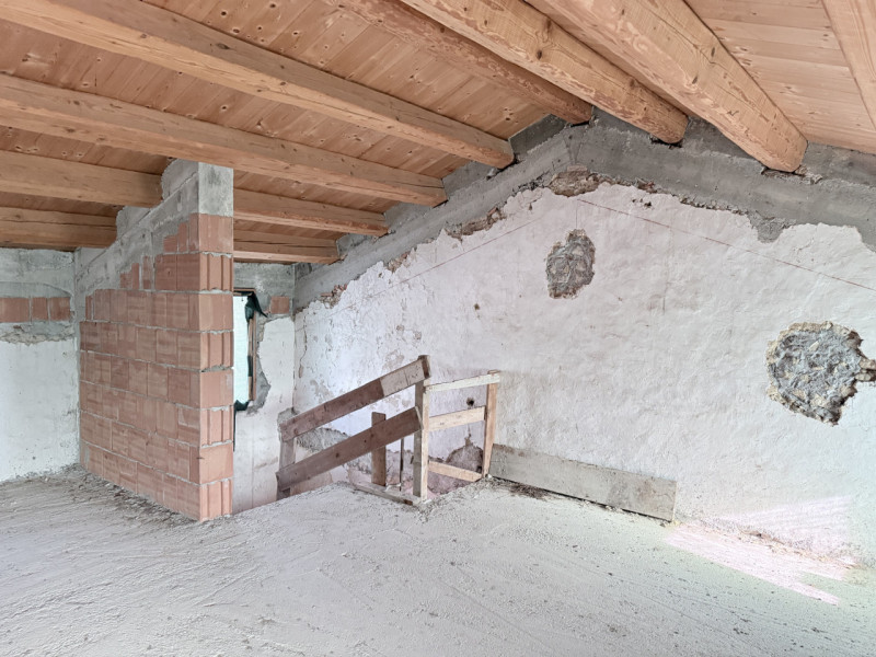 (Per INFO Fabrizio 333 7743912) Nel comune di Castelcucco, in posizione centrale e comoda a tutti...