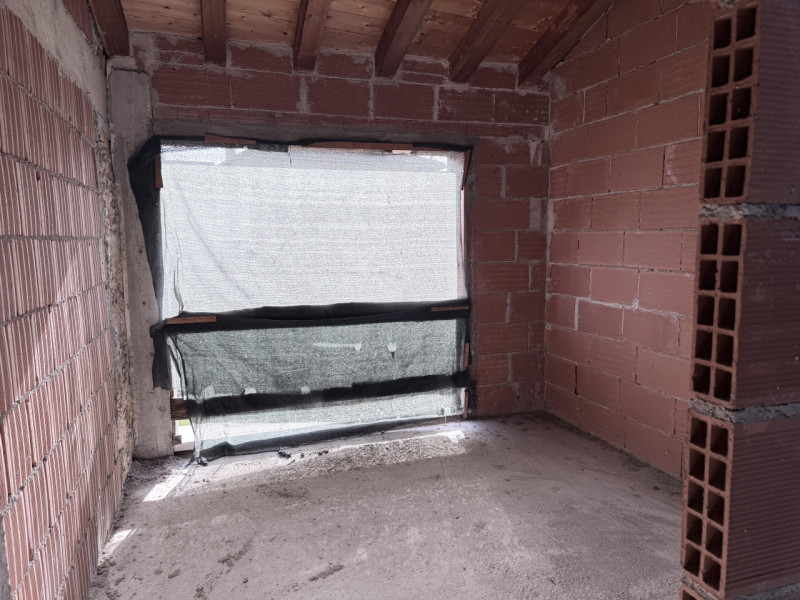 (Per INFO Fabrizio 333 7743912) Nel comune di Castelcucco, in posizione centrale e comoda a tutti...