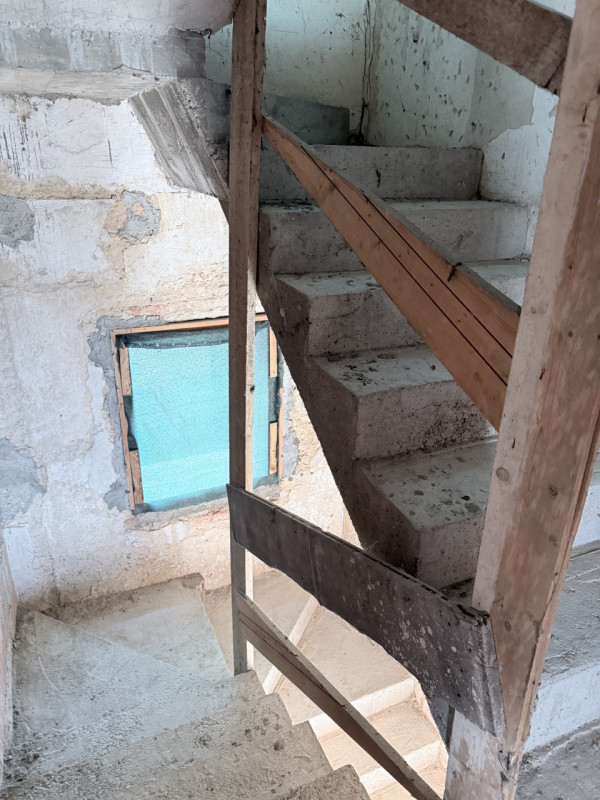 (Per INFO Fabrizio 333 7743912) Nel comune di Castelcucco, in posizione centrale e comoda a tutti...