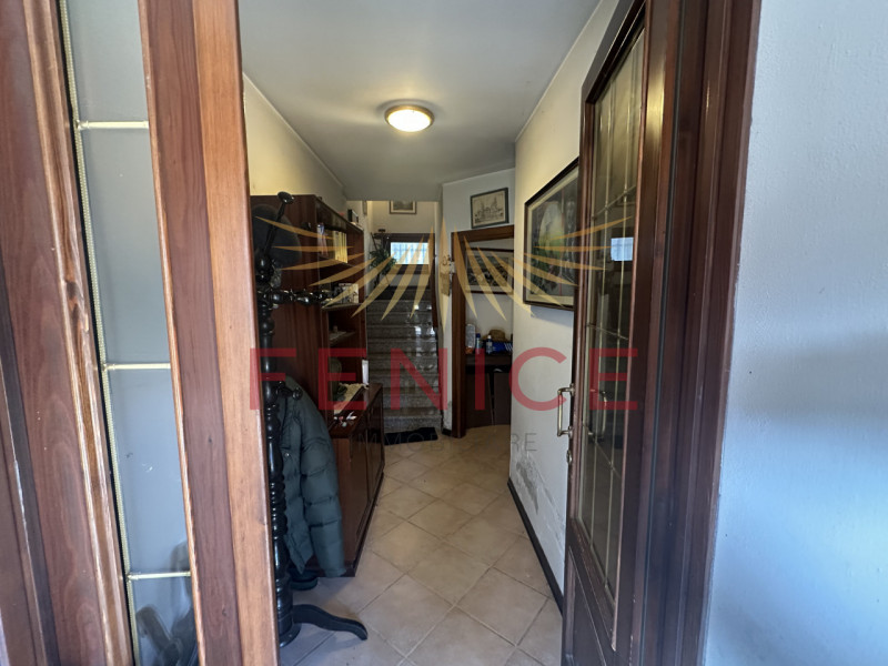 Scopri questa splendida casa a schiera centrale situata nella rinomata zona di Valdobbiadene, un ...