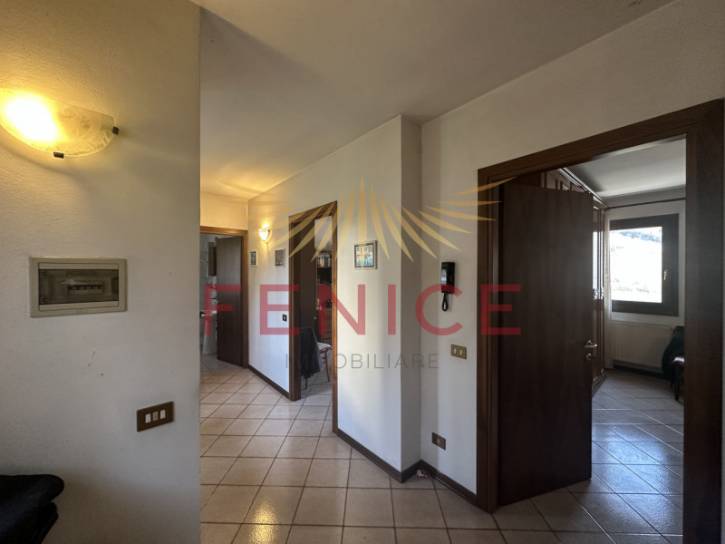 Scopri questa splendida casa a schiera centrale situata nella rinomata zona di Valdobbiadene, un ...